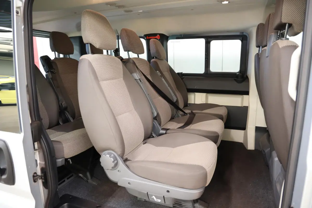 141PK PERSONENBUS 9 PERSOONS