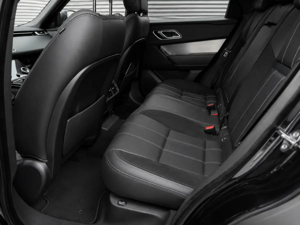 3.0 V6 AWD R-Dynamic HSE