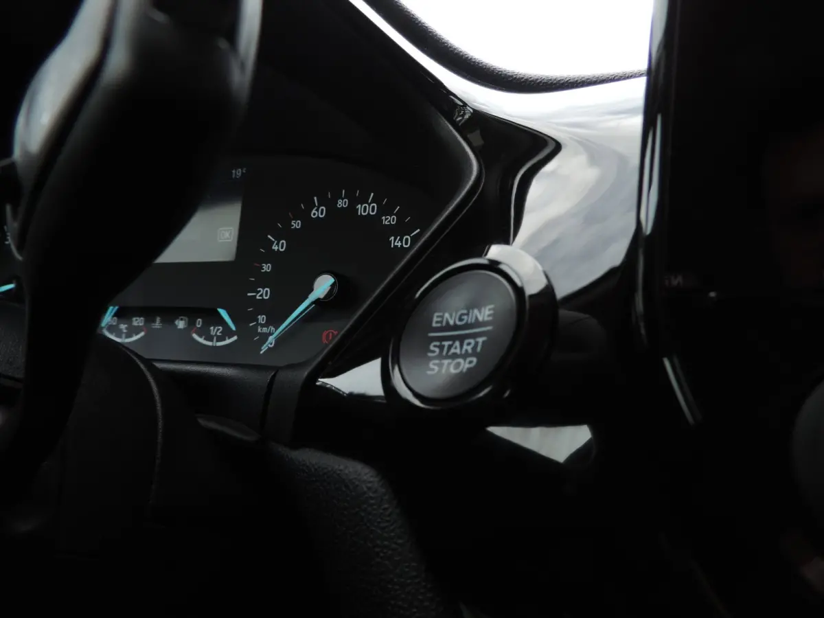 1.0-T 125PK Hybrid Titanium 48.000km | NLauto | Winterpack | ECC | LED kopl | CarPlay | Bluetooth | PDC | DAB