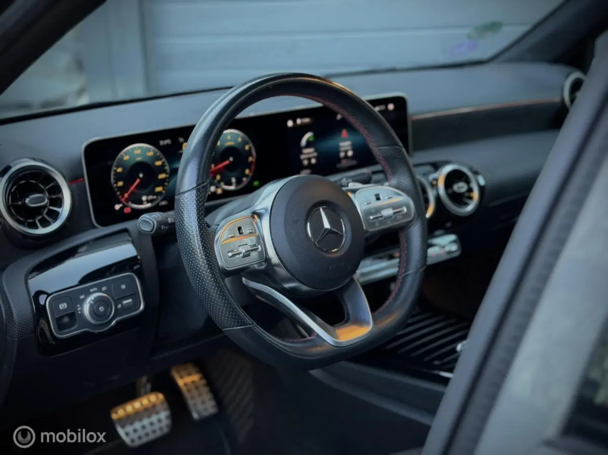 180 Business Solution AMG Night Pano NL Auto