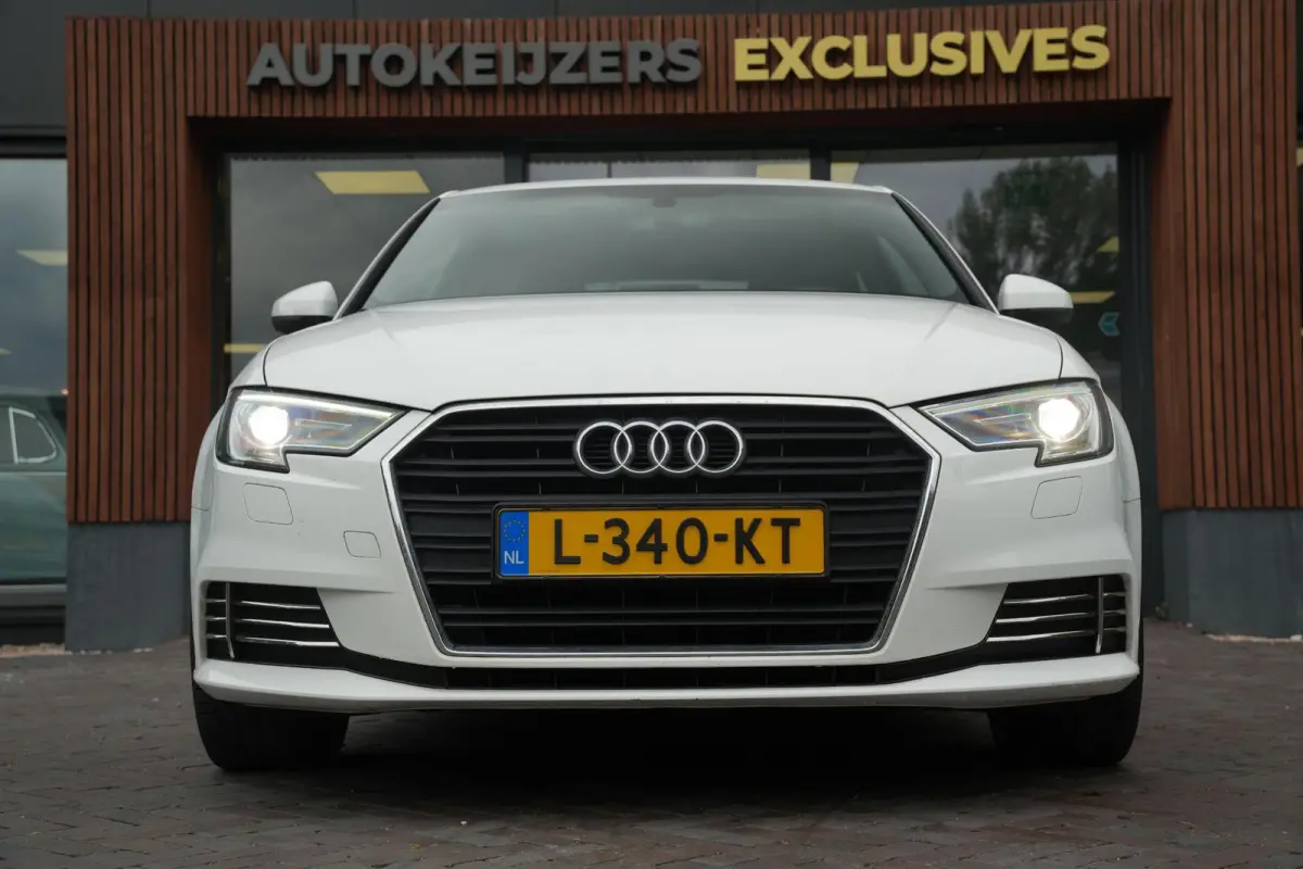 1.0 TFSI Sport Edition B&O Premium Audio Virtual Dash Clima CarPlay