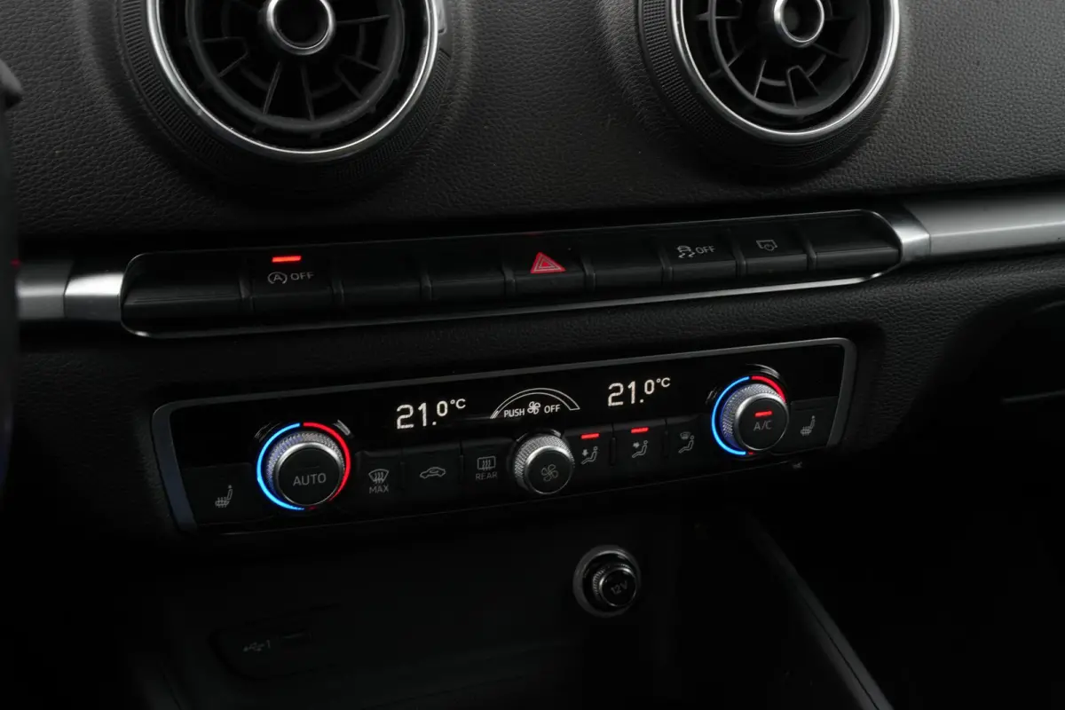 1.0 TFSI Sport Edition B&O Premium Audio Virtual Dash Clima CarPlay