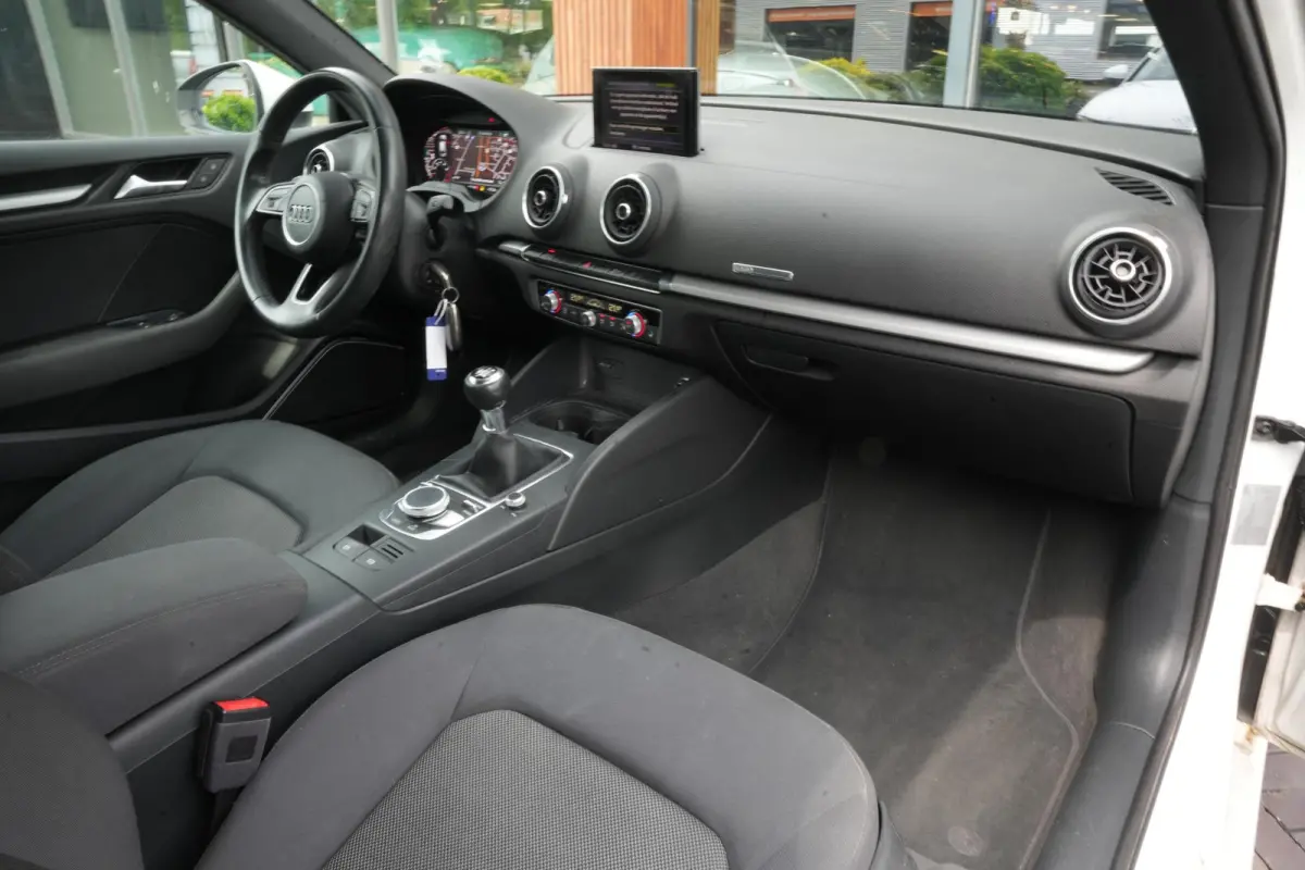 1.0 TFSI Sport Edition B&O Premium Audio Virtual Dash Clima CarPlay