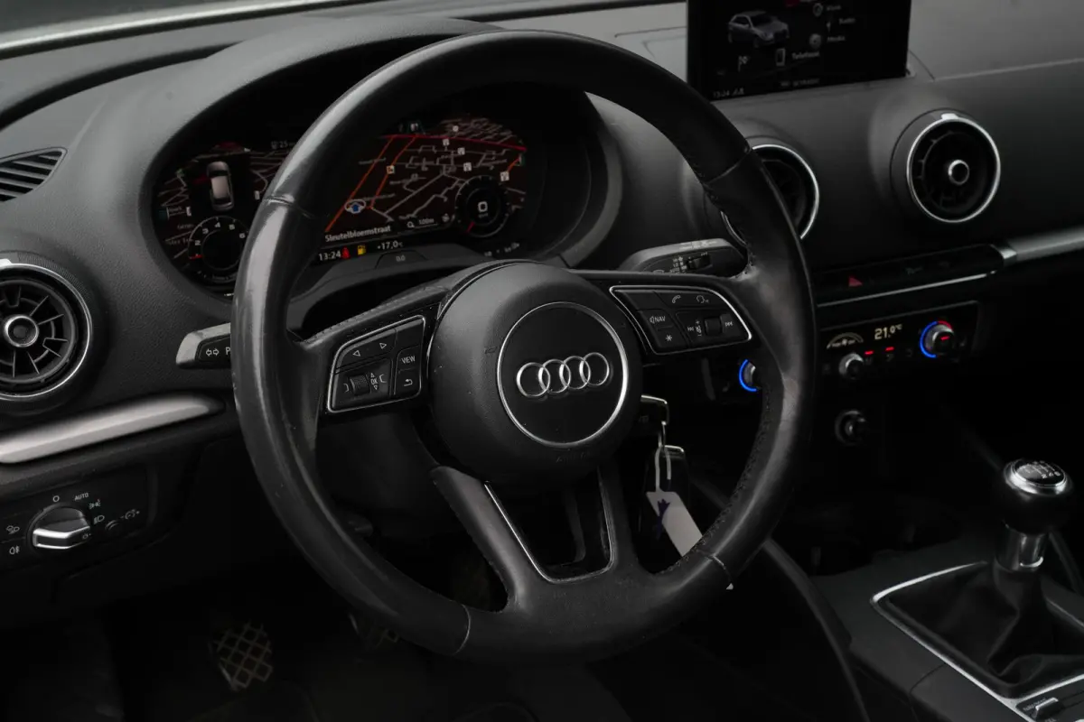 1.0 TFSI Sport Edition B&O Premium Audio Virtual Dash Clima CarPlay