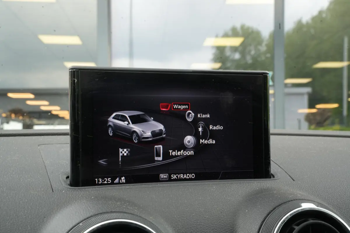1.0 TFSI Sport Edition B&O Premium Audio Virtual Dash Clima CarPlay