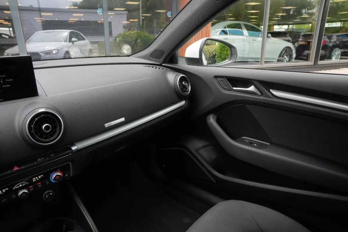 1.0 TFSI Sport Edition B&O Premium Audio Virtual Dash Clima CarPlay