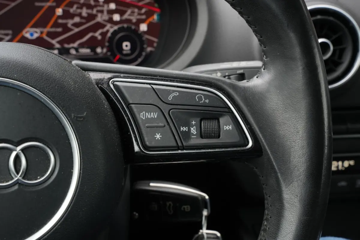 1.0 TFSI Sport Edition B&O Premium Audio Virtual Dash Clima CarPlay