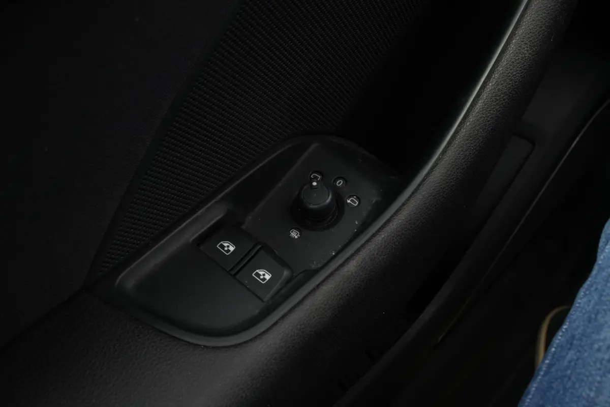 1.0 TFSI Sport Edition B&O Premium Audio Virtual Dash Clima CarPlay