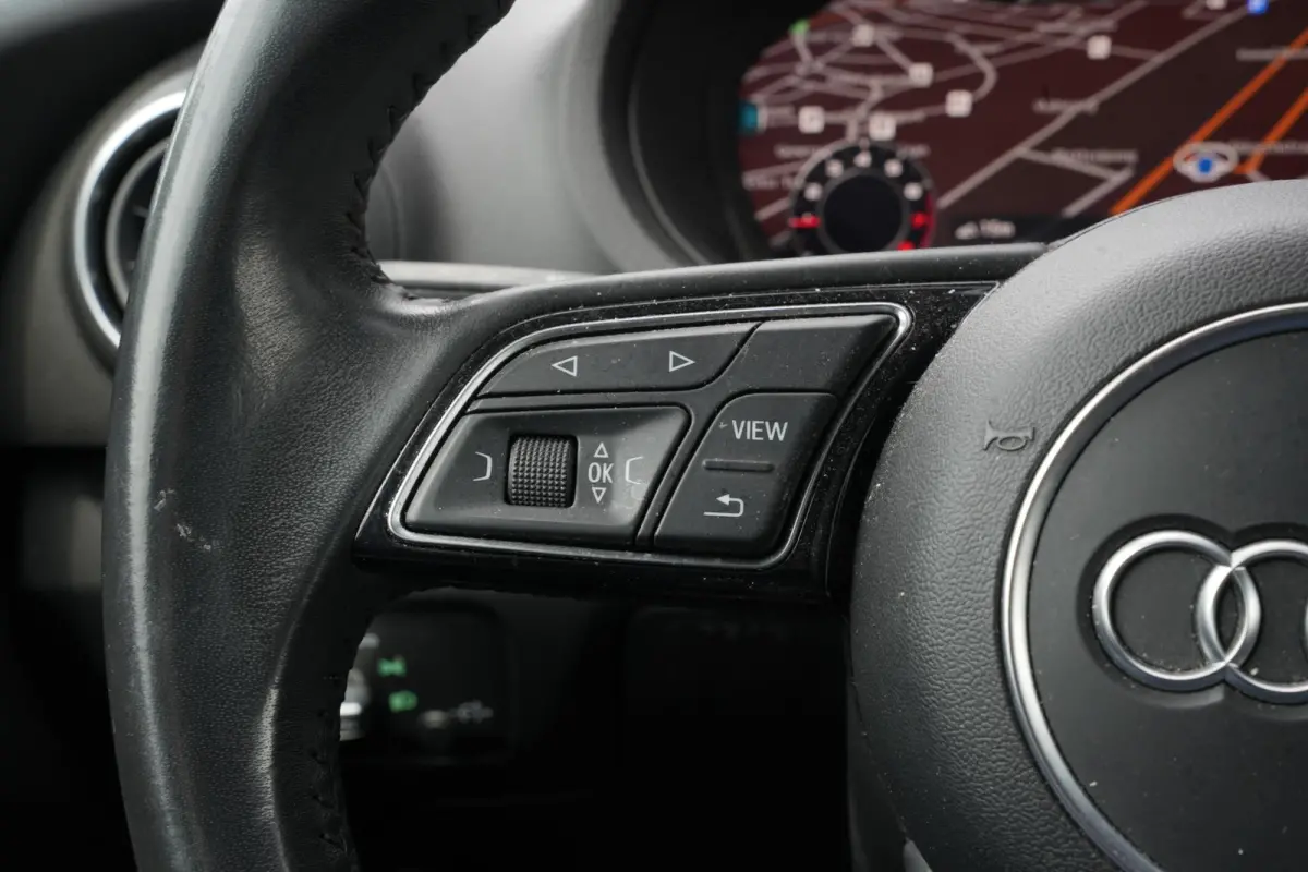 1.0 TFSI Sport Edition B&O Premium Audio Virtual Dash Clima CarPlay