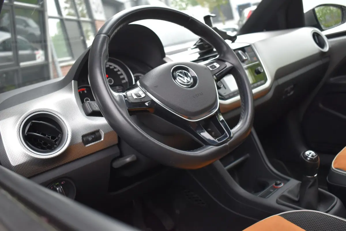 Up! 1.0 TSI BMT cross up! Airco Pano Stoelverwarming BBD
