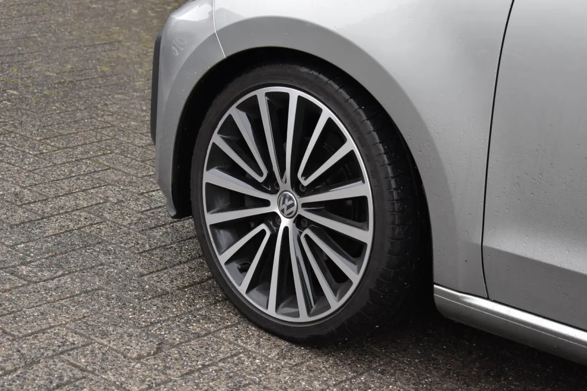 Up! 1.0 TSI BMT cross up! Airco Pano Stoelverwarming BBD