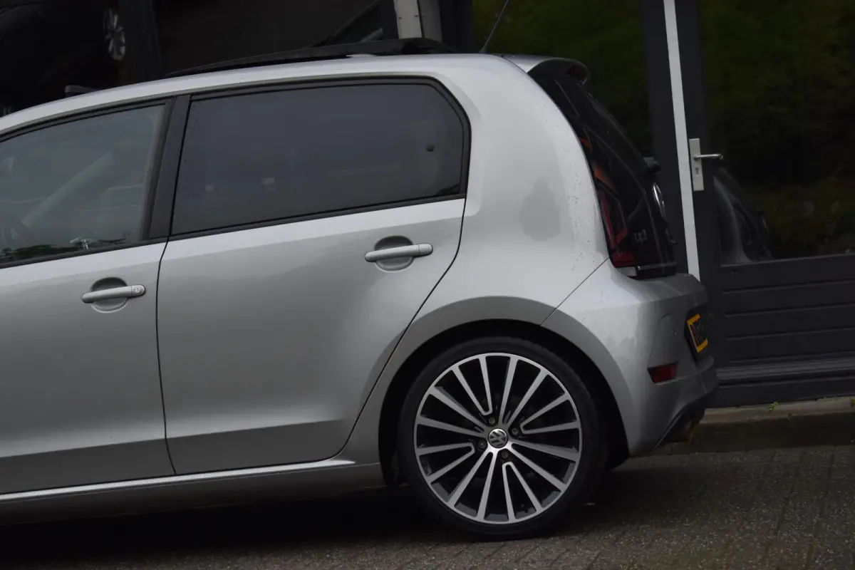 Up! 1.0 TSI BMT cross up! Airco Pano Stoelverwarming BBD