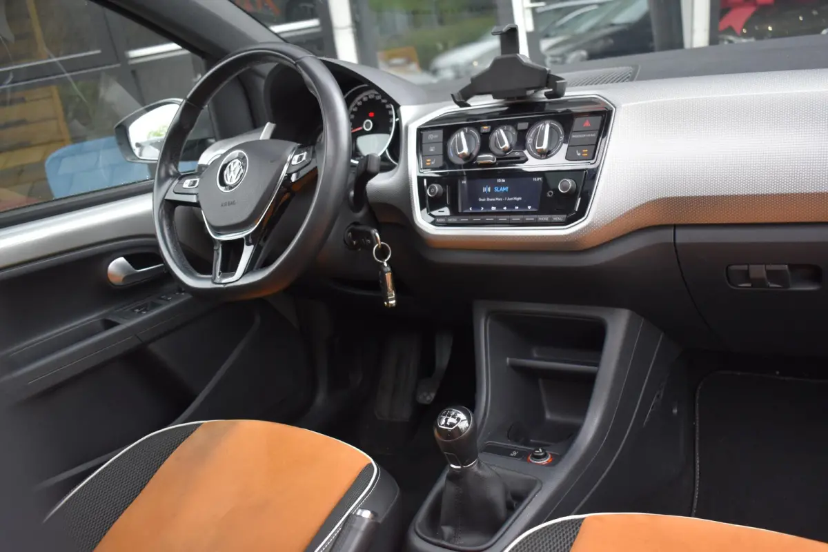 Up! 1.0 TSI BMT cross up! Airco Pano Stoelverwarming BBD