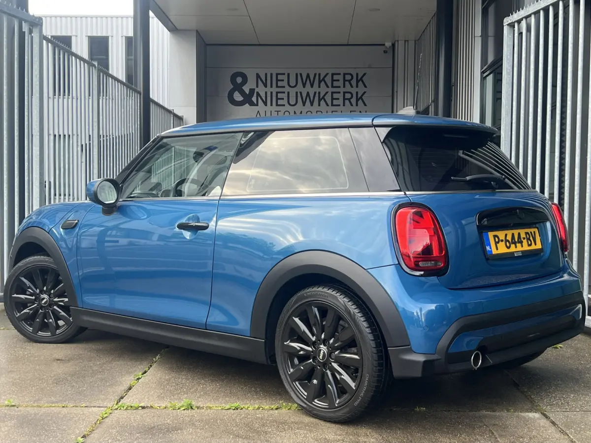 Mini 1.5 Business Edition | AUTOMAAT | CARPLAY/ANDROID | HEAD-UP DISPLAY | NAVI | CAMERA | CRUISE CONTROL | PDC V+A | CLIMATE CONTROL | LMV 17'' | STOELVERWARMING | KEYLESS | LED | DAB | BLU