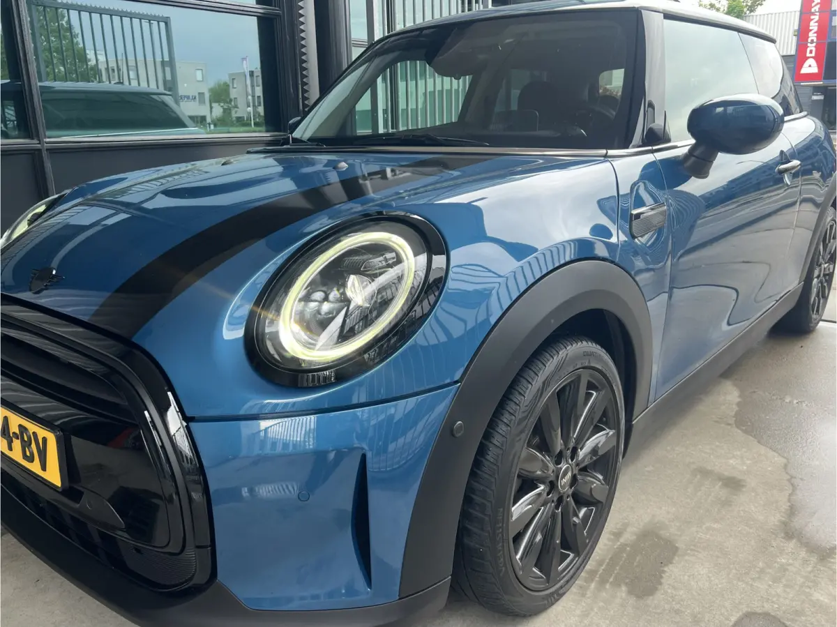 Mini 1.5 Business Edition | AUTOMAAT | CARPLAY/ANDROID | HEAD-UP DISPLAY | NAVI | CAMERA | CRUISE CONTROL | PDC V+A | CLIMATE CONTROL | LMV 17'' | STOELVERWARMING | KEYLESS | LED | DAB | BLU