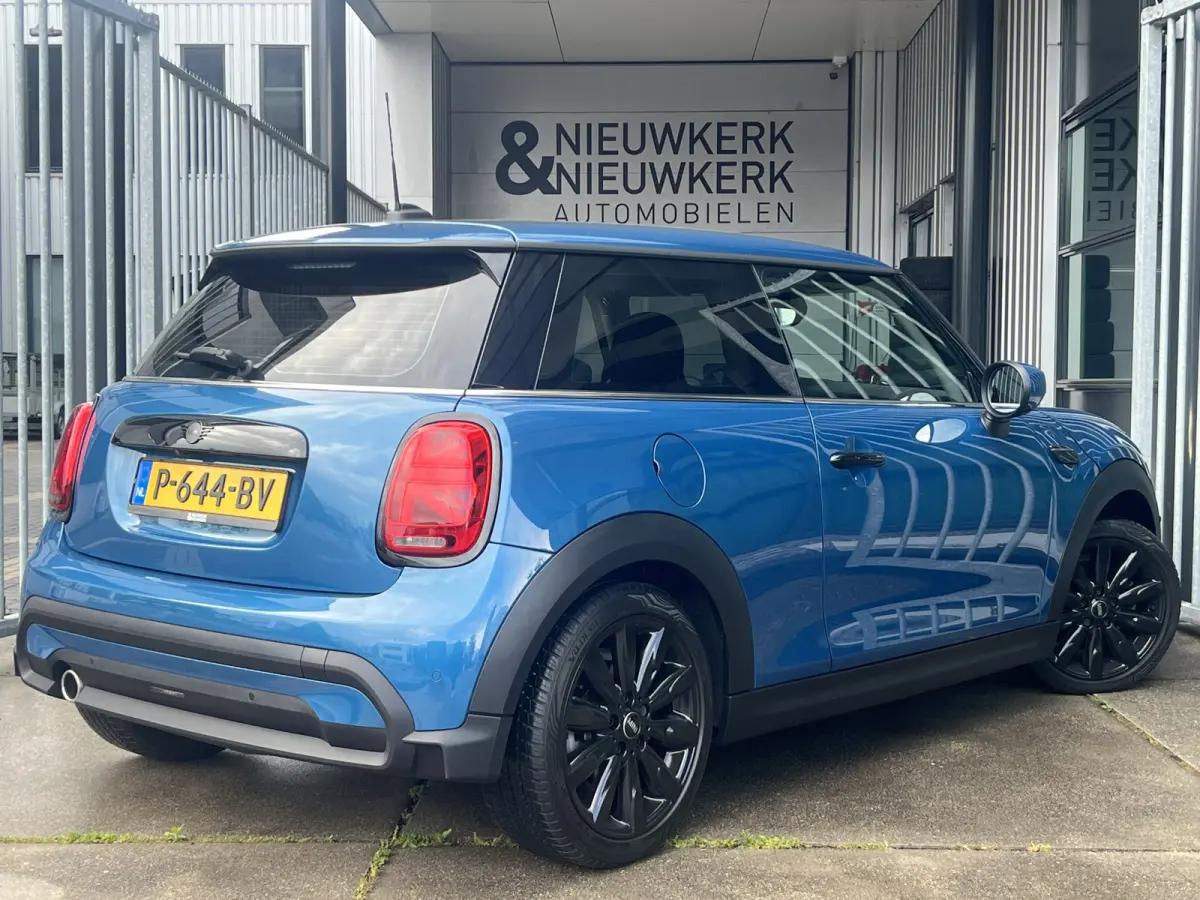 Mini 1.5 Business Edition | AUTOMAAT | CARPLAY/ANDROID | HEAD-UP DISPLAY | NAVI | CAMERA | CRUISE CONTROL | PDC V+A | CLIMATE CONTROL | LMV 17'' | STOELVERWARMING | KEYLESS | LED | DAB | BLU
