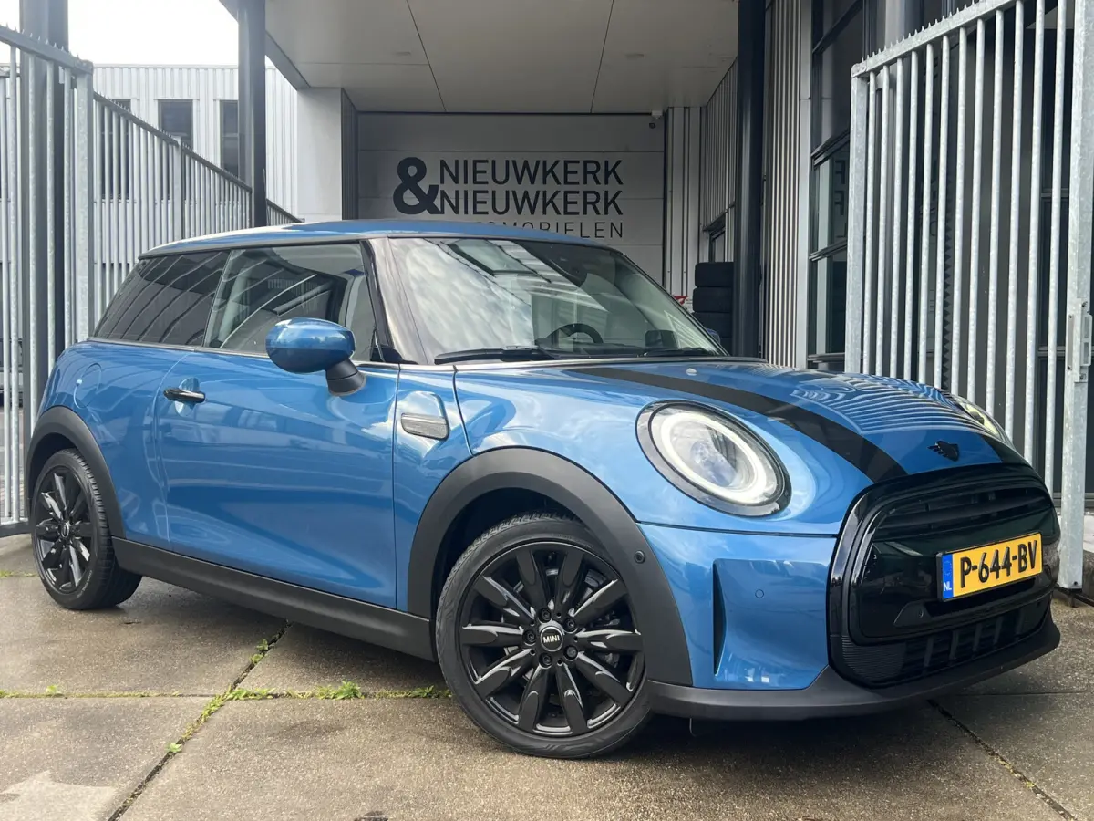 Mini 1.5 Business Edition | AUTOMAAT | CARPLAY/ANDROID | HEAD-UP DISPLAY | NAVI | CAMERA | CRUISE CONTROL | PDC V+A | CLIMATE CONTROL | LMV 17'' | STOELVERWARMING | KEYLESS | LED | DAB | BLU