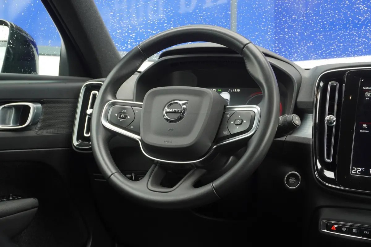 1.5 T4 Inscription / LED / Navi /1EIG /Virtual /stuur&stoel-verw/ Camera / 19"LMV / Verw-voorruit / = SUPER !!