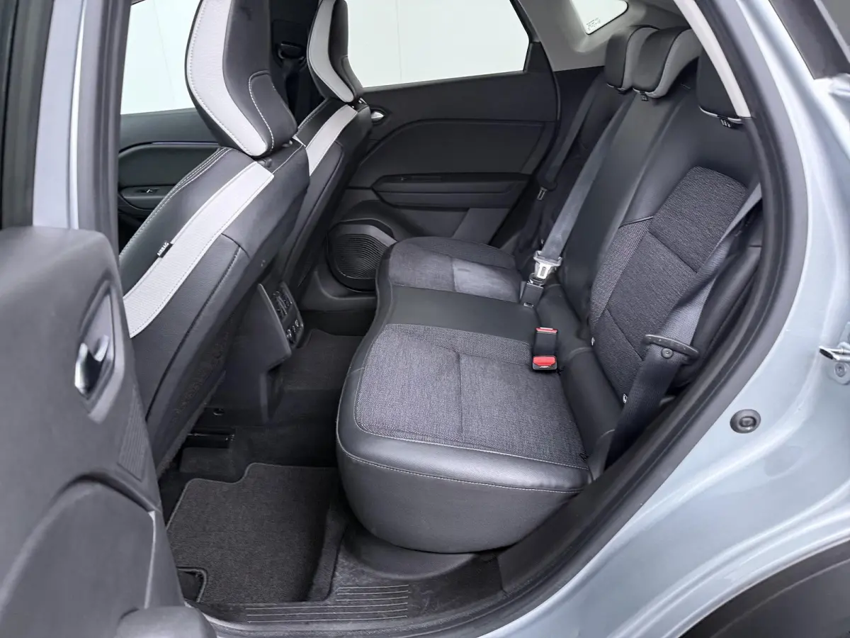 TCe 100 Intens | Navigatie | Apple CarPlay/Android Auto | Climate Control | Parkeersensoren |