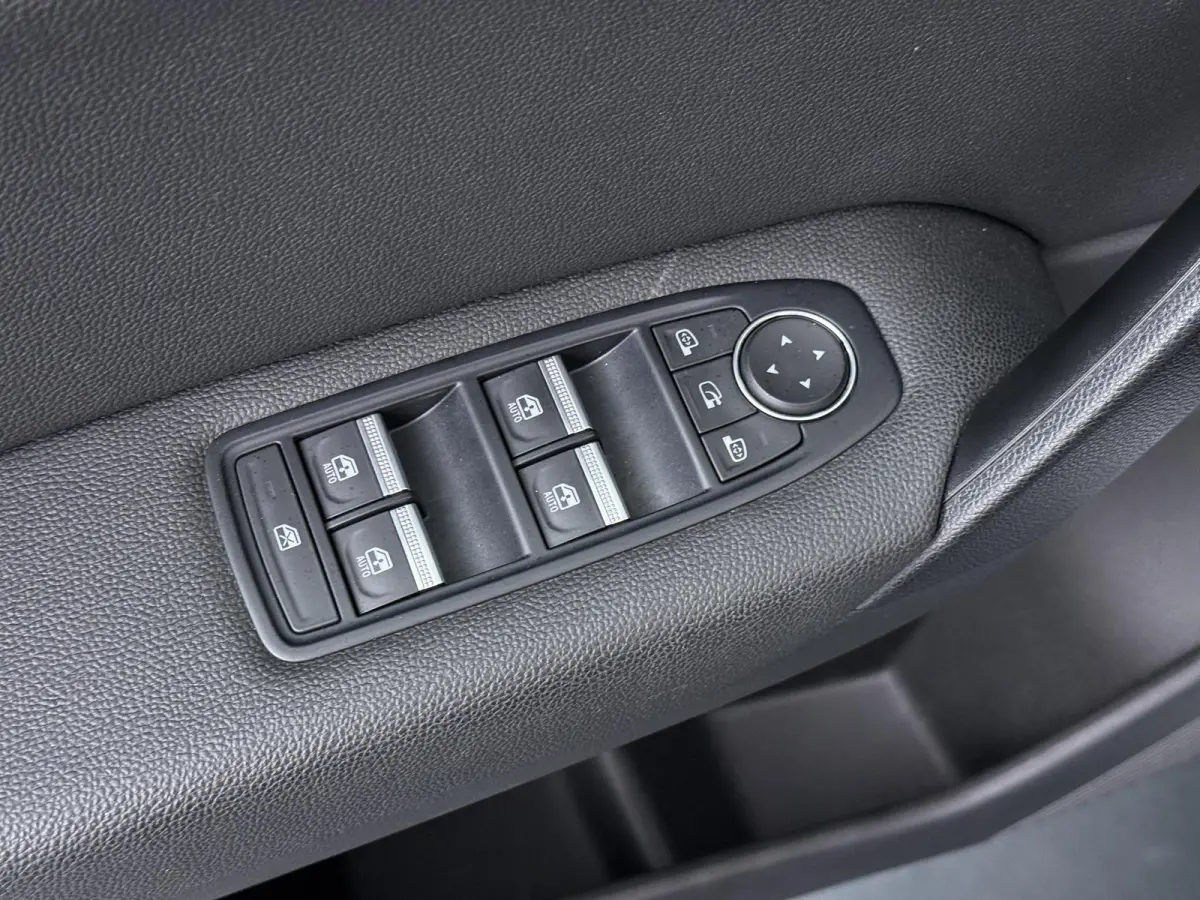 TCe 100 Intens | Navigatie | Apple CarPlay/Android Auto | Climate Control | Parkeersensoren |