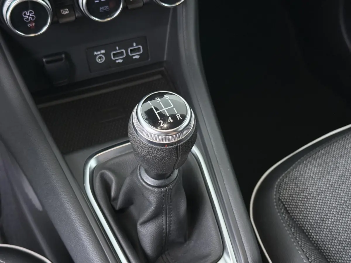 TCe 100 Intens | Navigatie | Apple CarPlay/Android Auto | Climate Control | Parkeersensoren |
