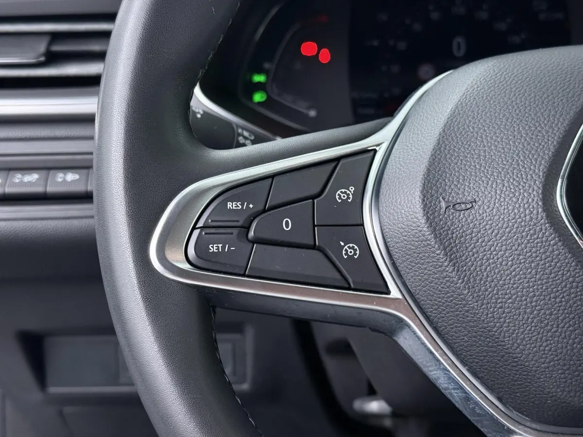 TCe 100 Intens | Navigatie | Apple CarPlay/Android Auto | Climate Control | Parkeersensoren |