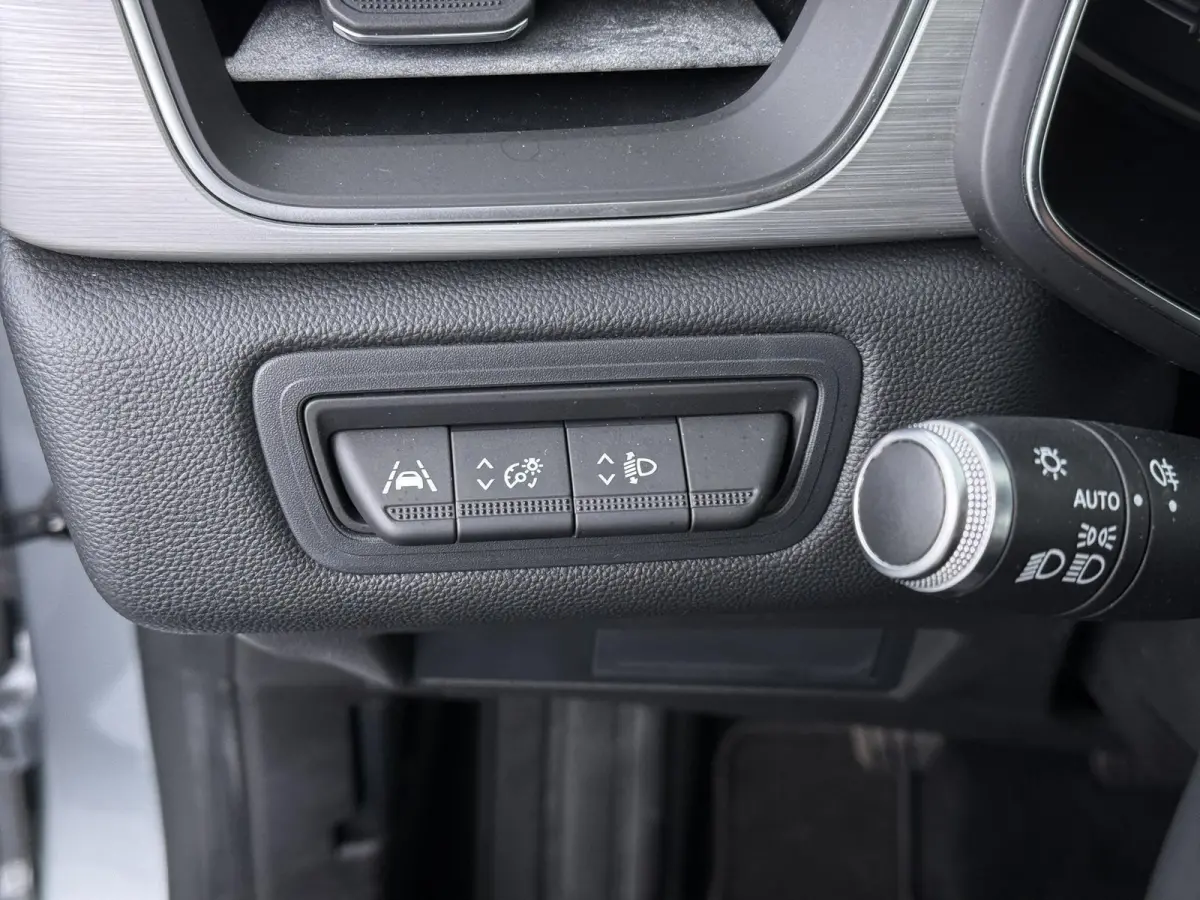 TCe 100 Intens | Navigatie | Apple CarPlay/Android Auto | Climate Control | Parkeersensoren |