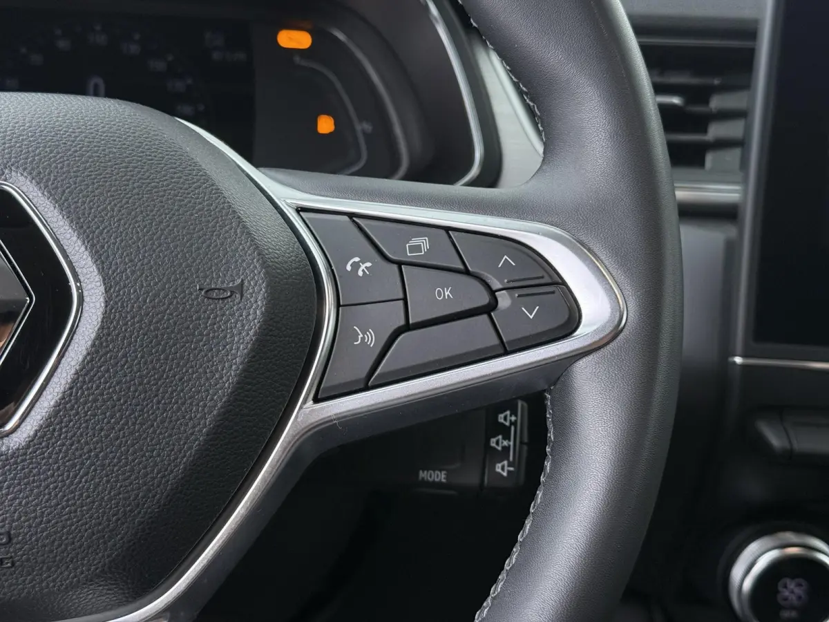 TCe 100 Intens | Navigatie | Apple CarPlay/Android Auto | Climate Control | Parkeersensoren |