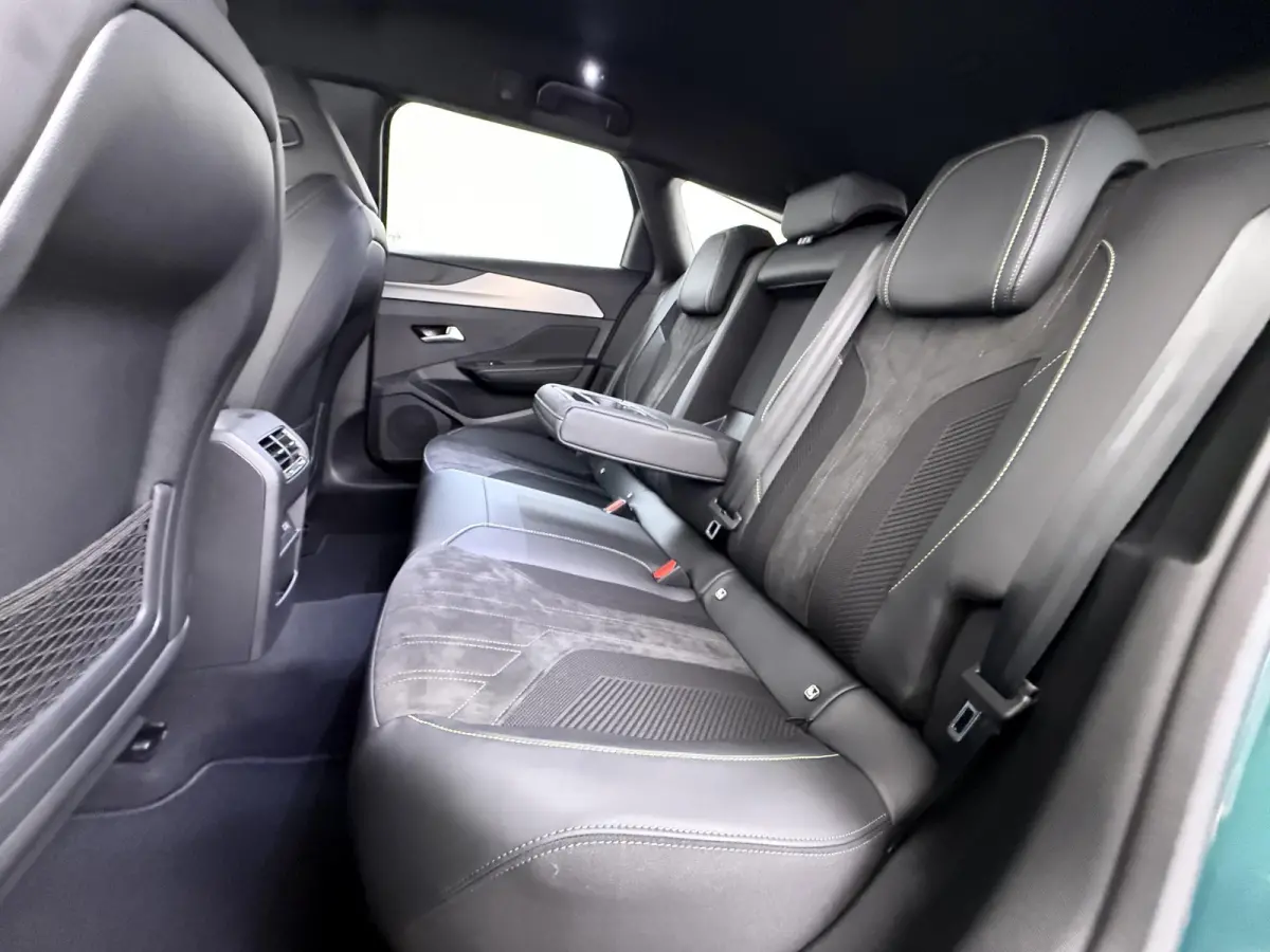 GT Avantage EV 54 kWh | Accu 98% | Alcantara bekleding en elektrisch verstelbare bestuurdersstoel | Navigatie | Elektrische achterklep | Camera rondom | Cruise control adaptief | Apple Carpl
