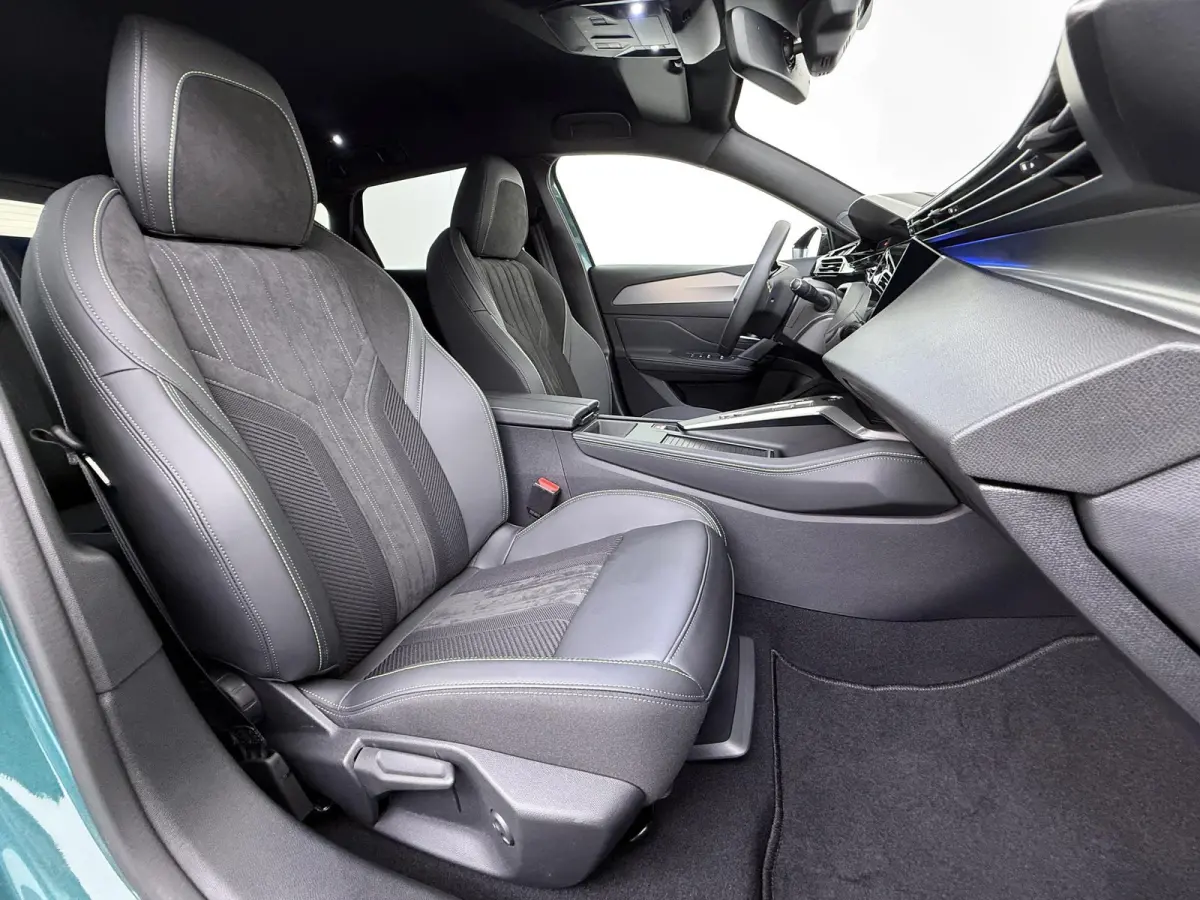 GT Avantage EV 54 kWh | Accu 98% | Alcantara bekleding en elektrisch verstelbare bestuurdersstoel | Navigatie | Elektrische achterklep | Camera rondom | Cruise control adaptief | Apple Carpl