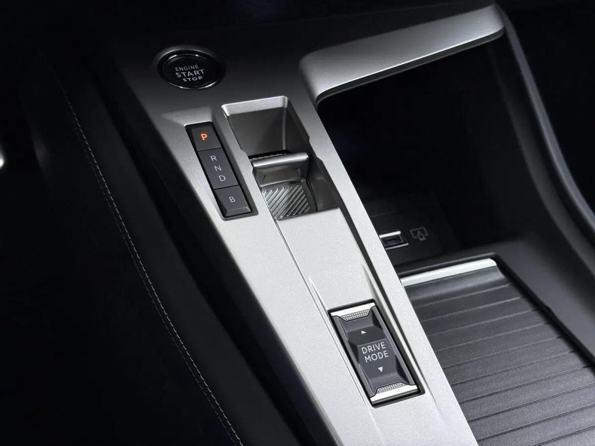 GT Avantage EV 54 kWh | Accu 98% | Alcantara bekleding en elektrisch verstelbare bestuurdersstoel | Navigatie | Elektrische achterklep | Camera rondom | Cruise control adaptief | Apple Carpl