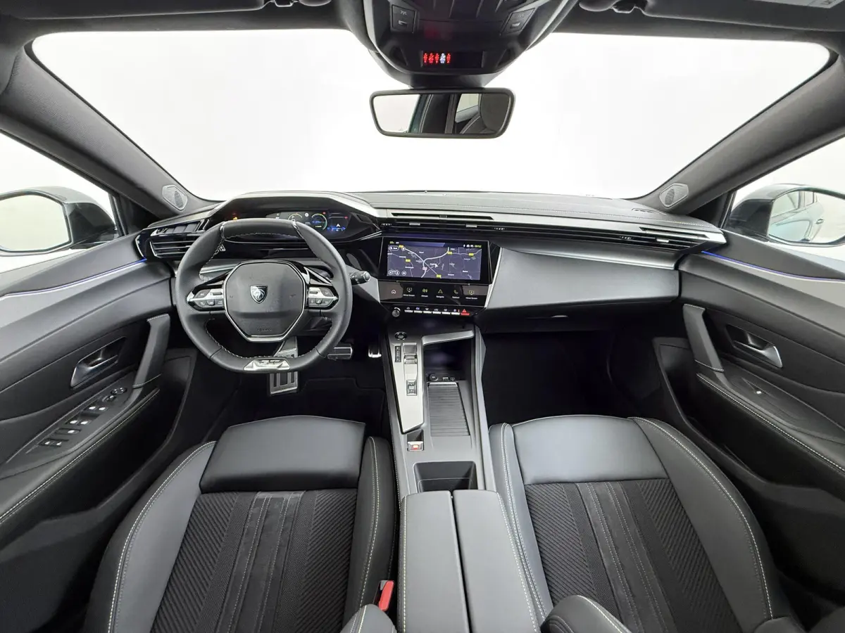 GT Avantage EV 54 kWh | Accu 98% | Alcantara bekleding en elektrisch verstelbare bestuurdersstoel | Navigatie | Elektrische achterklep | Camera rondom | Cruise control adaptief | Apple Carpl
