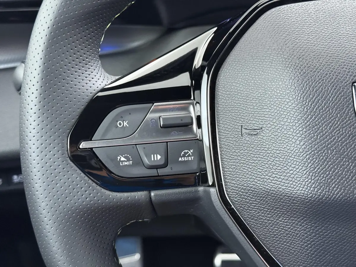 GT Avantage EV 54 kWh | Accu 98% | Alcantara bekleding en elektrisch verstelbare bestuurdersstoel | Navigatie | Elektrische achterklep | Camera rondom | Cruise control adaptief | Apple Carpl