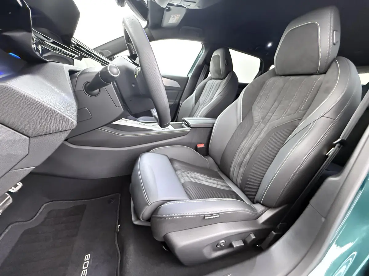 GT Avantage EV 54 kWh | Accu 98% | Alcantara bekleding en elektrisch verstelbare bestuurdersstoel | Navigatie | Elektrische achterklep | Camera rondom | Cruise control adaptief | Apple Carpl