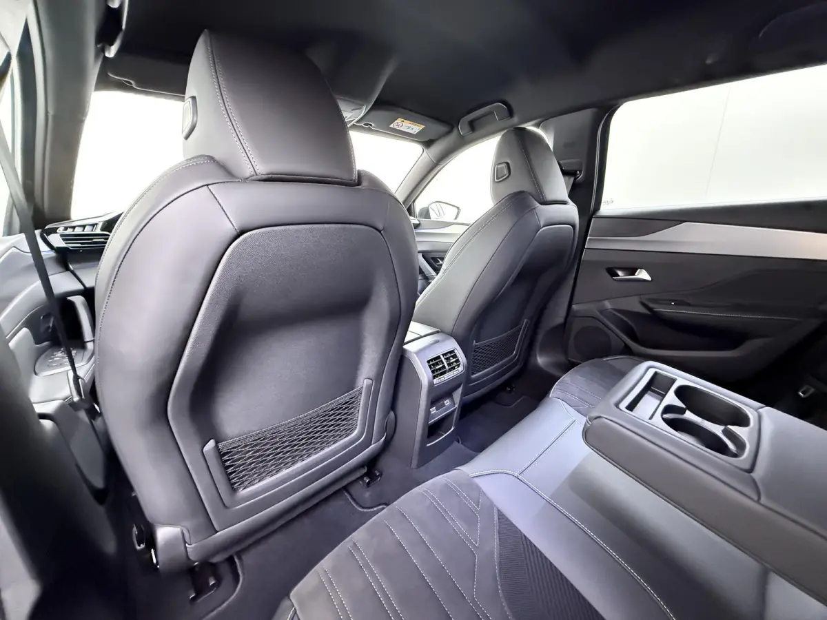 GT Avantage EV 54 kWh | Accu 98% | Alcantara bekleding en elektrisch verstelbare bestuurdersstoel | Navigatie | Elektrische achterklep | Camera rondom | Cruise control adaptief | Apple Carpl