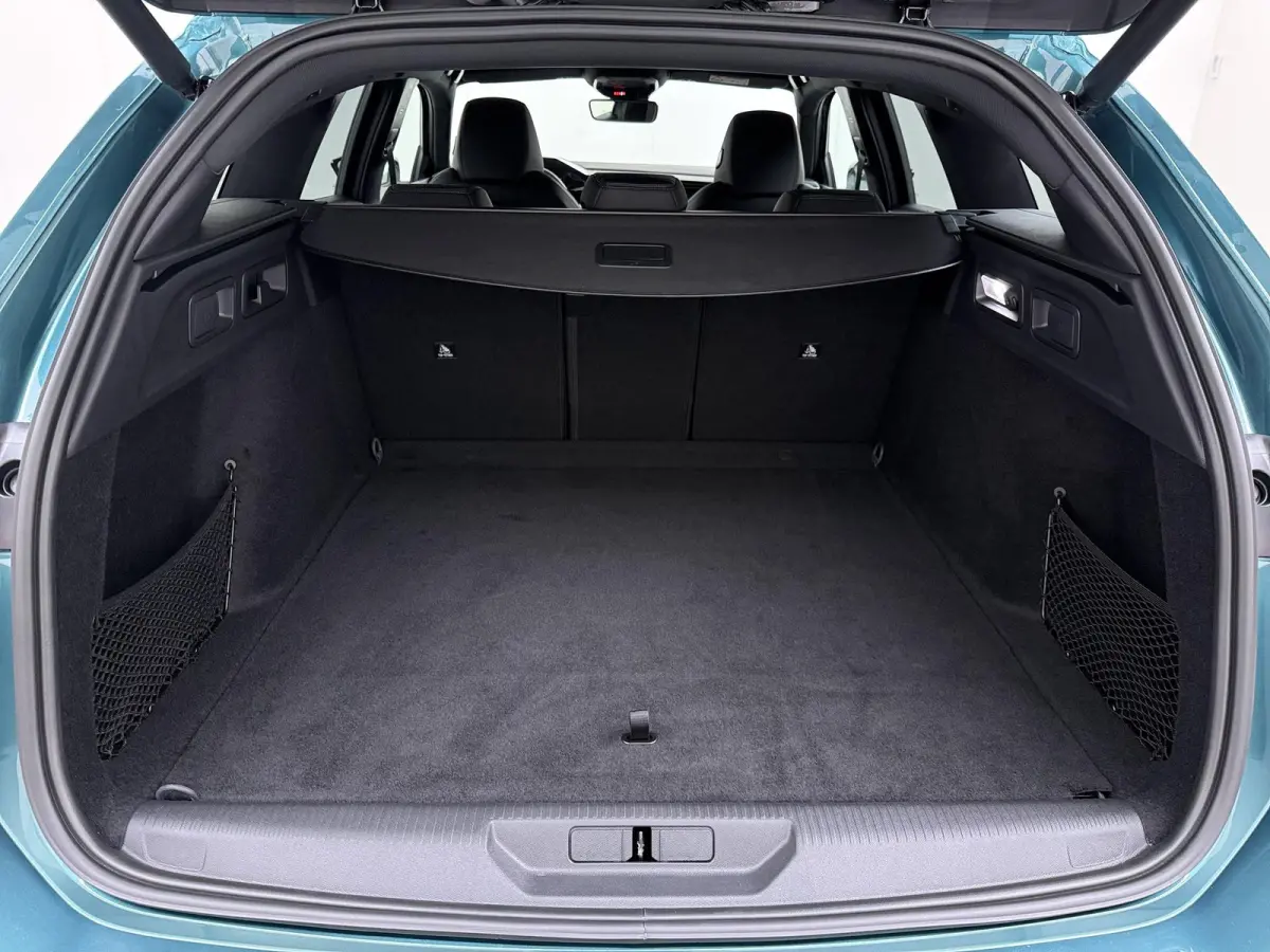 GT Avantage EV 54 kWh | Accu 98% | Alcantara bekleding en elektrisch verstelbare bestuurdersstoel | Navigatie | Elektrische achterklep | Camera rondom | Cruise control adaptief | Apple Carpl