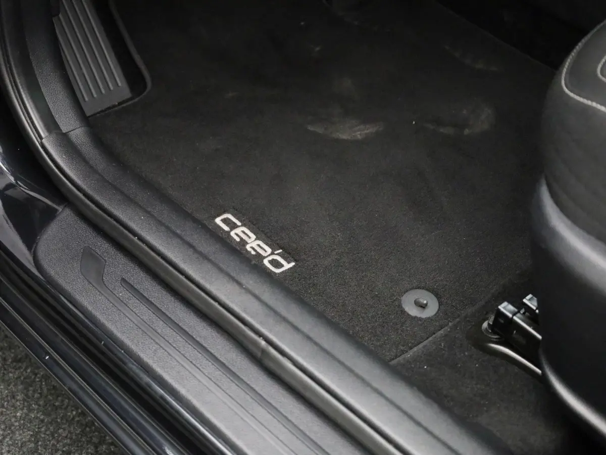 cee'd 1.0 T-GDi DynamicLine | Navigatie | Camera | Cruise Control | Climate Control |