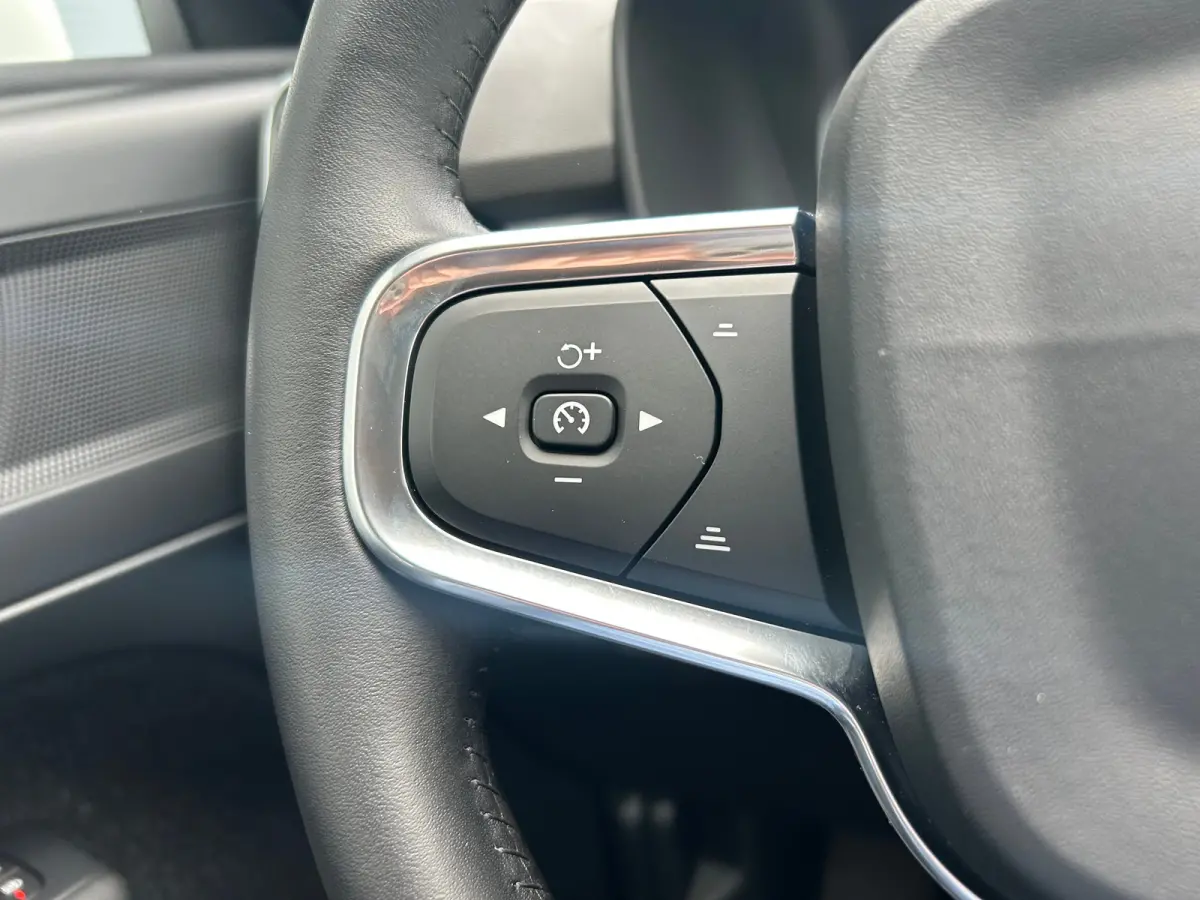 1.5 T3 Momentum | Camera | Cruise Control | Navigatie | Lane Assist | Spiegels dimmend |