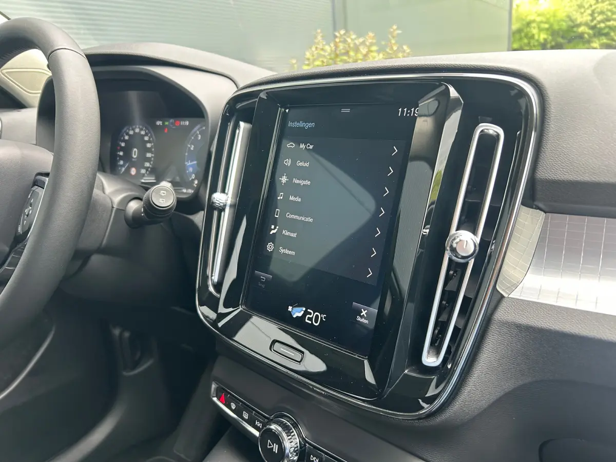 1.5 T3 Momentum | Camera | Cruise Control | Navigatie | Lane Assist | Spiegels dimmend |