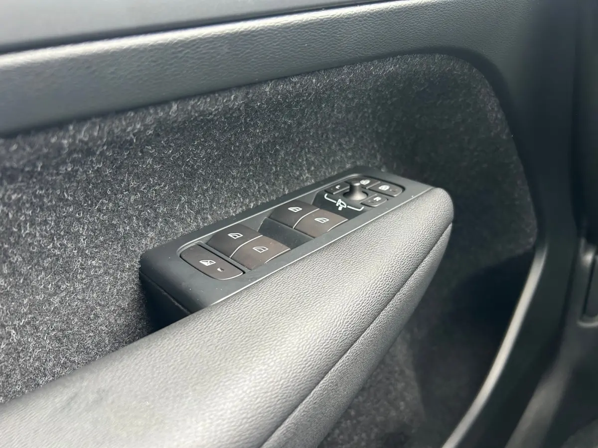 1.5 T3 Momentum | Camera | Cruise Control | Navigatie | Lane Assist | Spiegels dimmend |