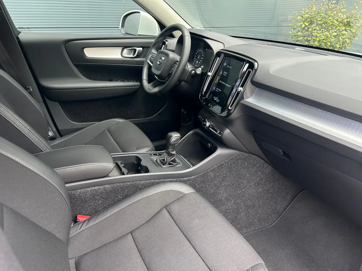 1.5 T3 Momentum | Camera | Cruise Control | Navigatie | Lane Assist | Spiegels dimmend |