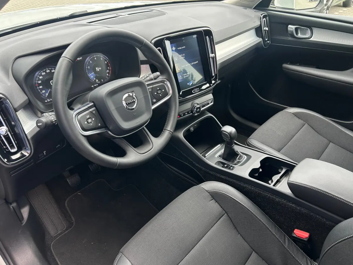 1.5 T3 Momentum | Camera | Cruise Control | Navigatie | Lane Assist | Spiegels dimmend |