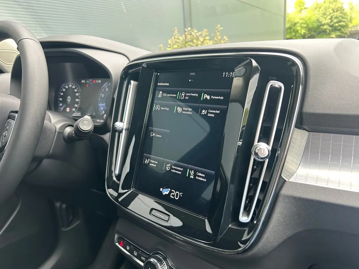 1.5 T3 Momentum | Camera | Cruise Control | Navigatie | Lane Assist | Spiegels dimmend |