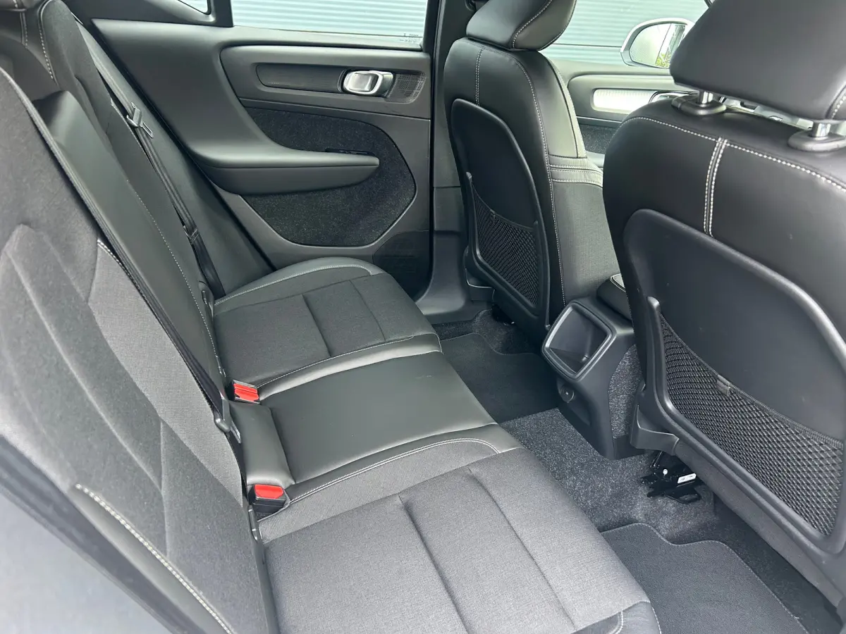 1.5 T3 Momentum | Camera | Cruise Control | Navigatie | Lane Assist | Spiegels dimmend |