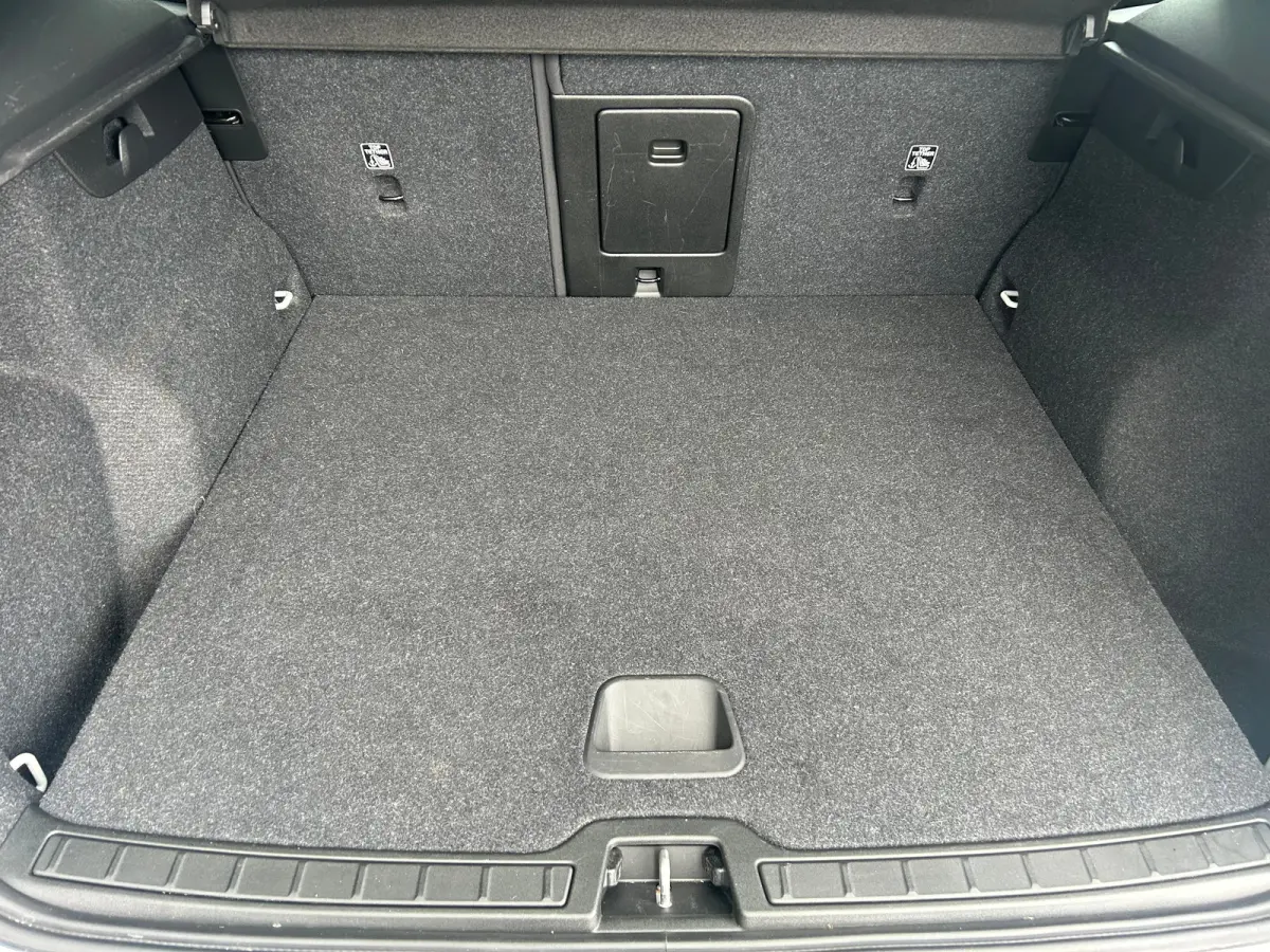 1.5 T3 Momentum | Camera | Cruise Control | Navigatie | Lane Assist | Spiegels dimmend |