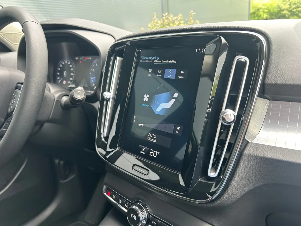 1.5 T3 Momentum | Camera | Cruise Control | Navigatie | Lane Assist | Spiegels dimmend |