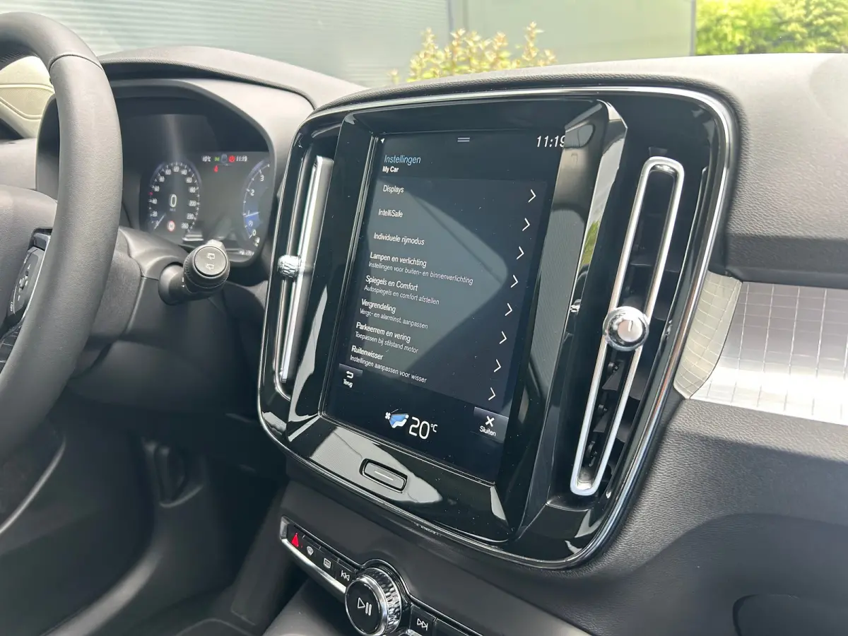 1.5 T3 Momentum | Camera | Cruise Control | Navigatie | Lane Assist | Spiegels dimmend |
