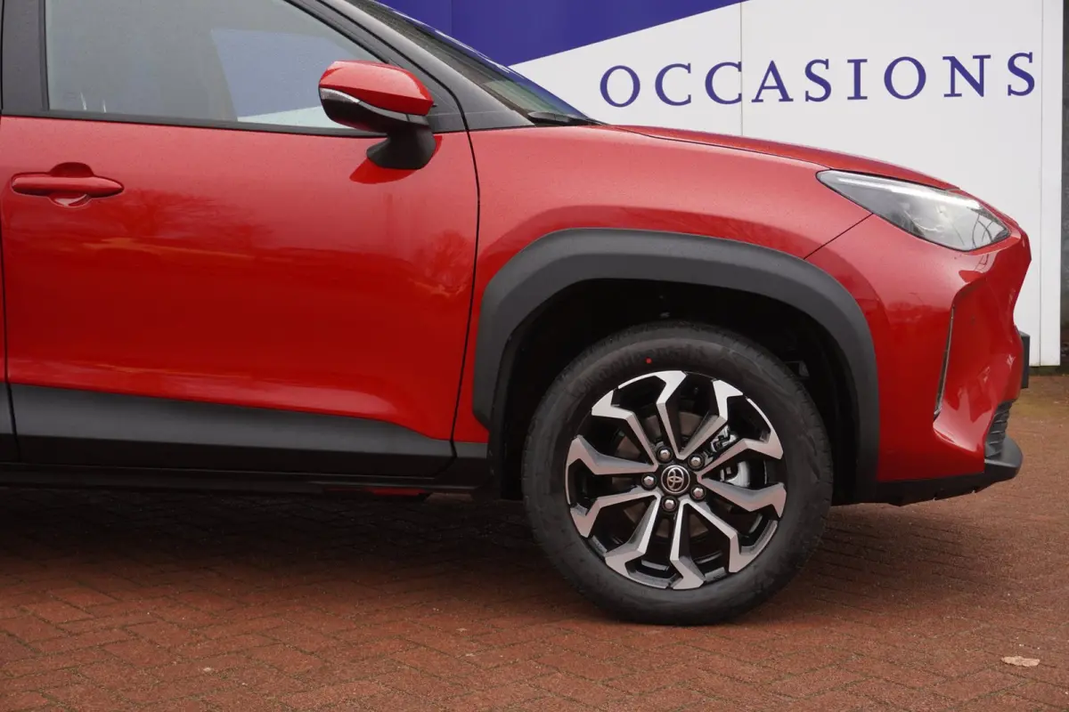 1.5 Hybrid 130 Dynamic / stoel&stuurverw/Comfortpack / NIEUW / Emotional Red premium metallic / = MEI 2026 !!