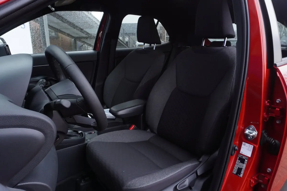 1.5 Hybrid 130 Dynamic / stoel&stuurverw/Comfortpack / NIEUW / Emotional Red premium metallic / = MEI 2026 !!