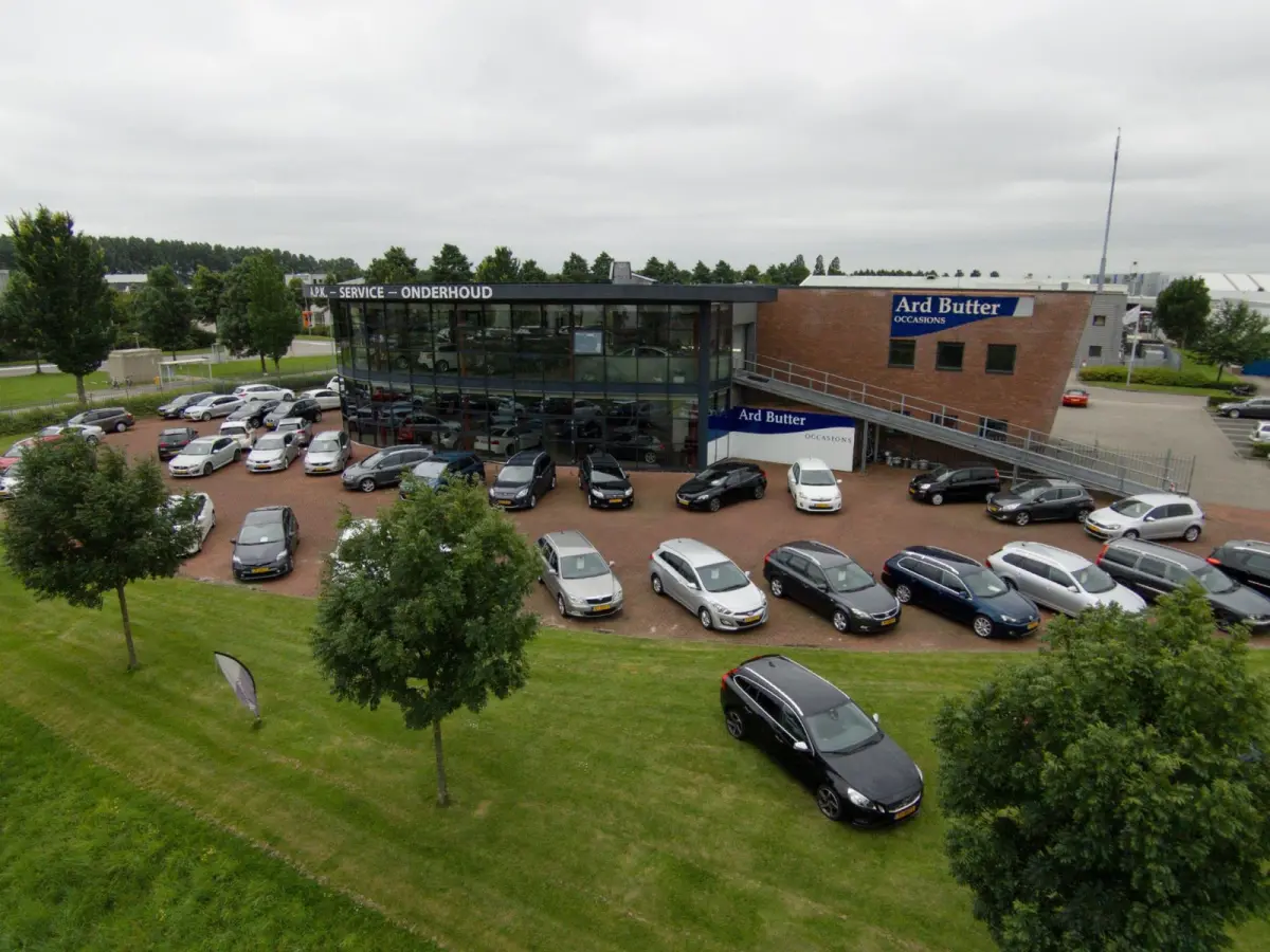 1.5 Hybrid 130 Dynamic / stoel&stuurverw/Comfortpack / NIEUW / Emotional Red premium metallic / = MEI 2026 !!